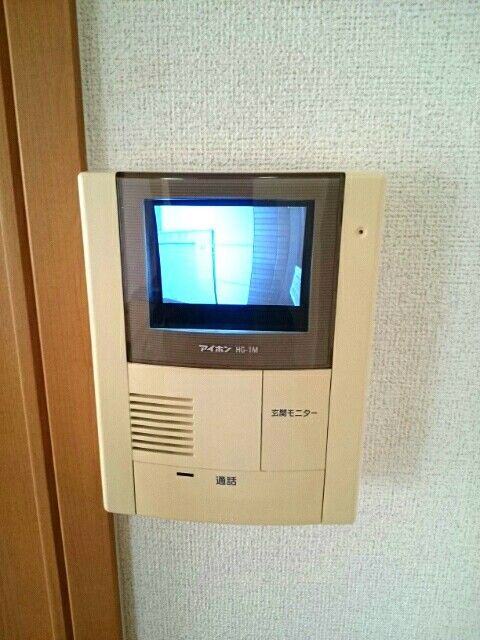 �y�Z�L�����e�B�z�@