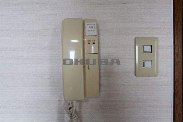 �y�Z�L�����e�B�z�@