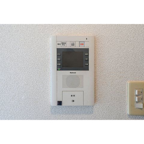 �y�Z�L�����e�B�z�@