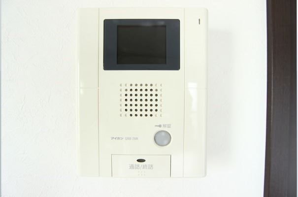 �y�Z�L�����e�B�z�@