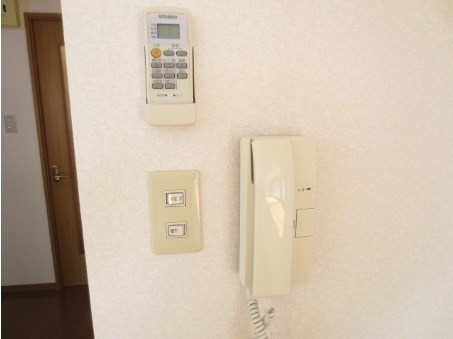 �y�Z�L�����e�B�z�@