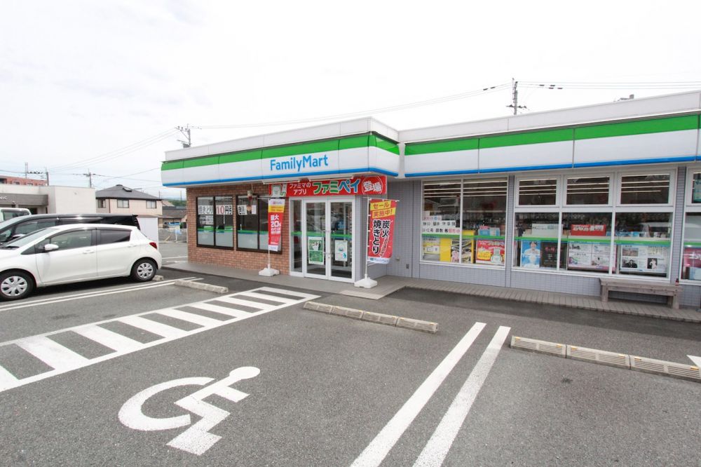 �y���Ӂz�@�t�@�~���[�}�[�g �F�{����2���ړX 481m