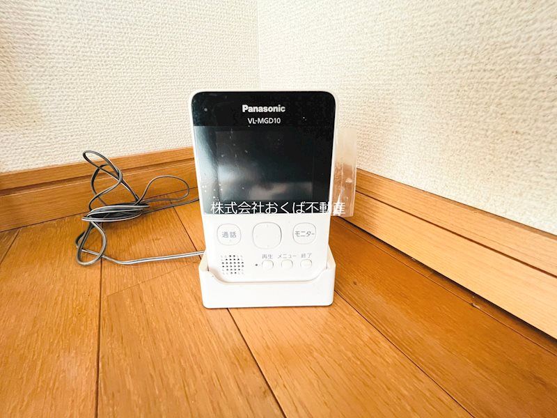 �y�Z�L�����e�B�z�@