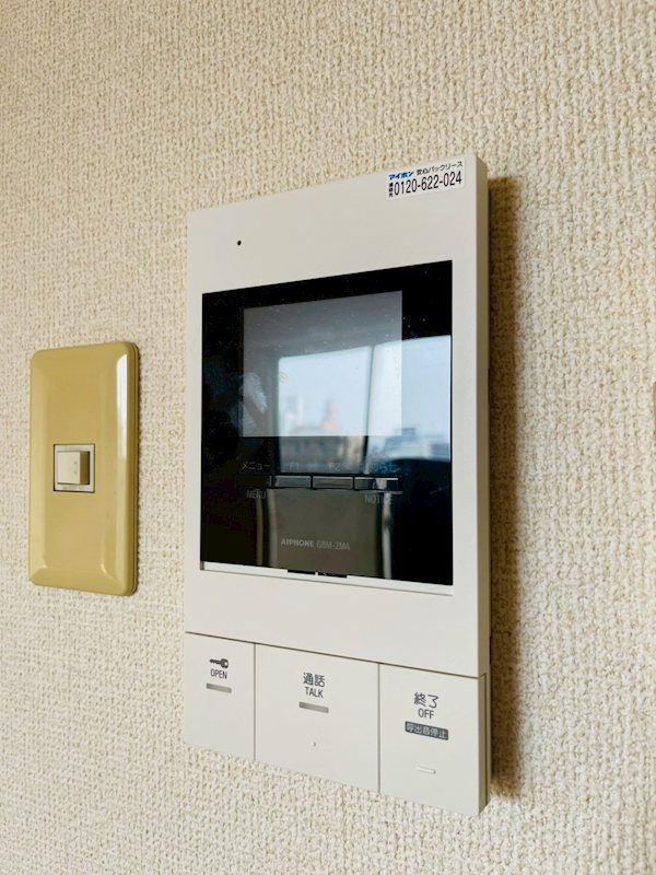 �y�Z�L�����e�B�z�@