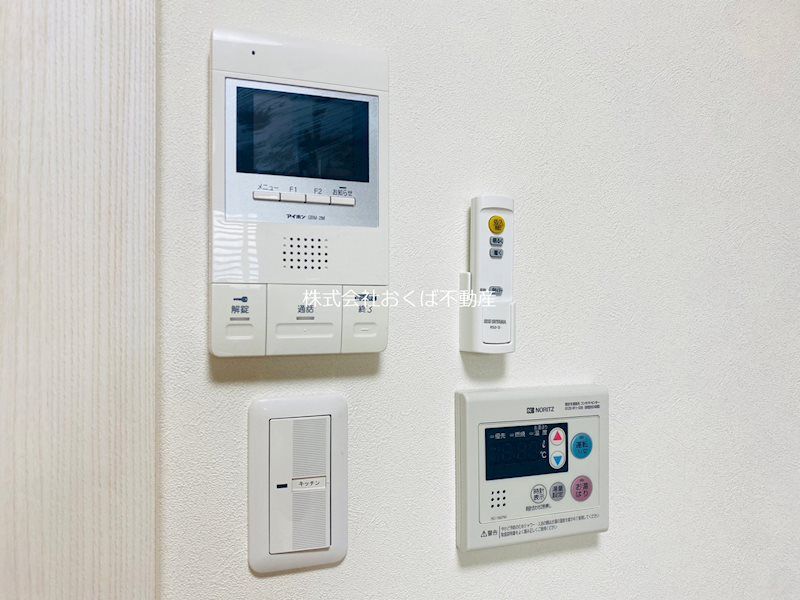 �y�Z�L�����e�B�z�@