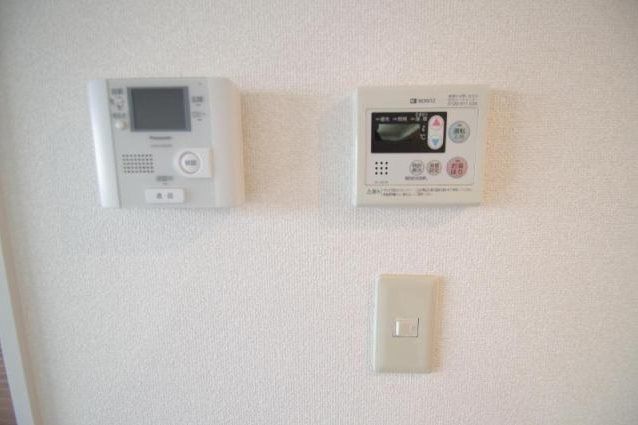 �y�Z�L�����e�B�z�@�e���r�C���^�[�z��