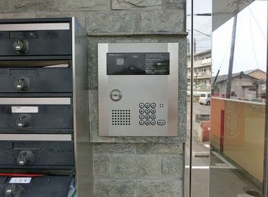 �y�Z�L�����e�B�z�@