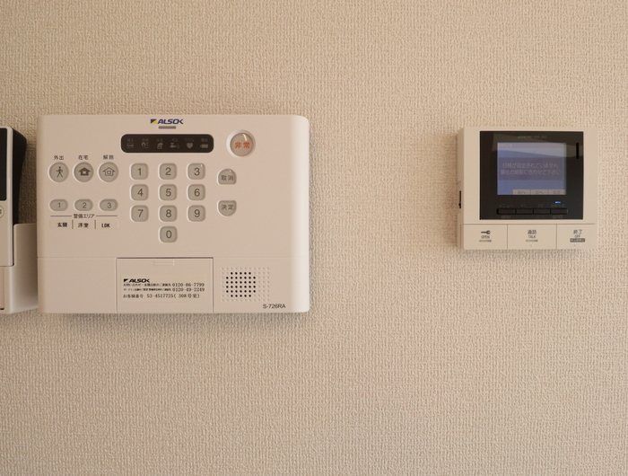 �y�Z�L�����e�B�z�@