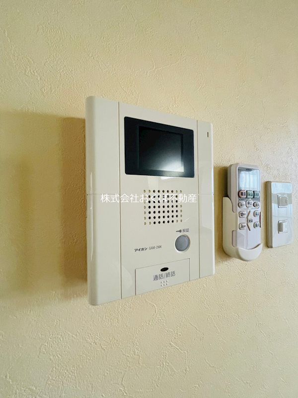 �y�Z�L�����e�B�z�@