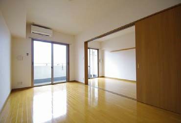 �y���ԁE���r���O�z�@