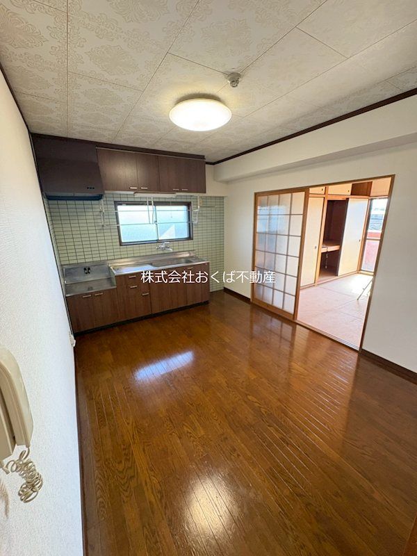 �y���ԁE���r���O�z�@