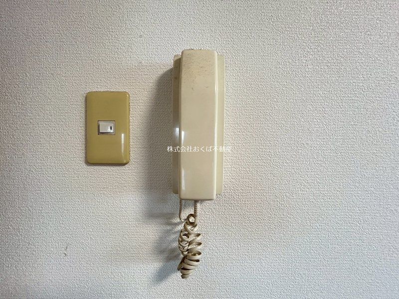 �y�Z�L�����e�B�z�@