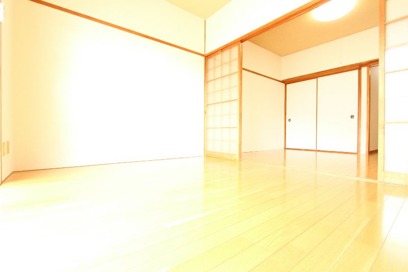 �y�����E���r���O�z�@