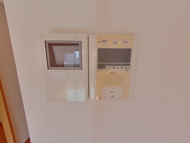 �y�Z�L�����e�B�z�@