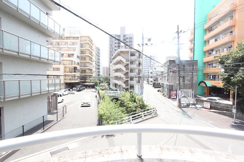 �y���]�z�@