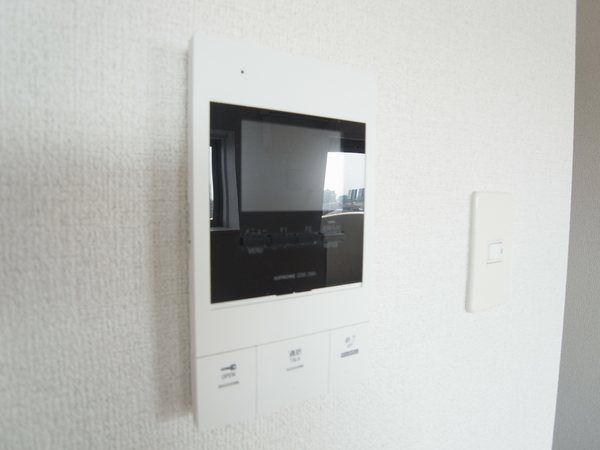 �y�Z�L�����e�B�z�@