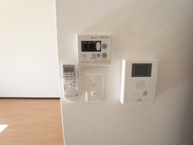 �y�Z�L�����e�B�z�@