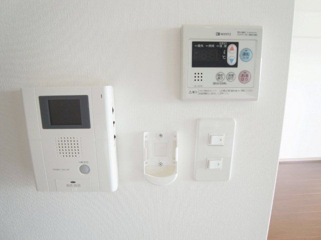 �y�Z�L�����e�B�z�@