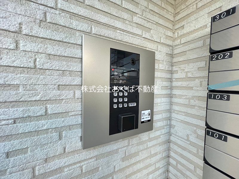 �y�Z�L�����e�B�z�@