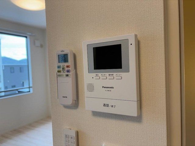 �y�Z�L�����e�B�z�@