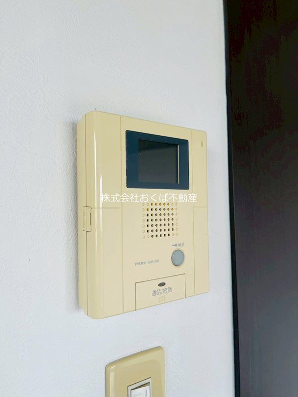 �y�Z�L�����e�B�z�@