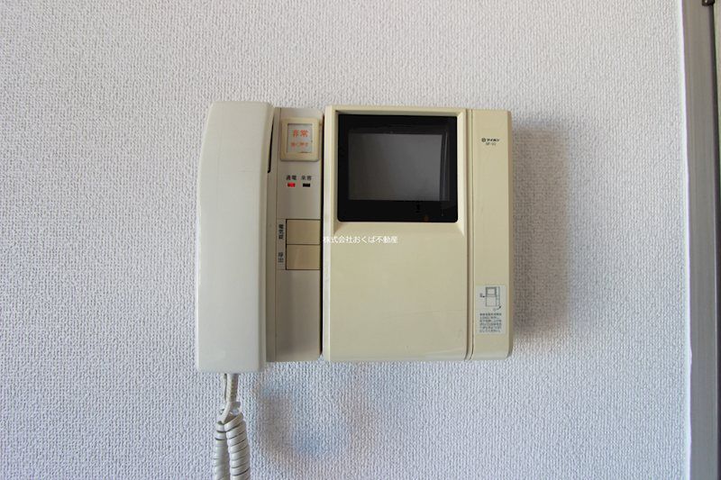 �y�Z�L�����e�B�z�@