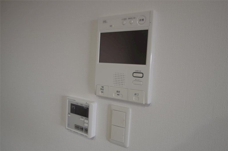 �y�Z�L�����e�B�z�@