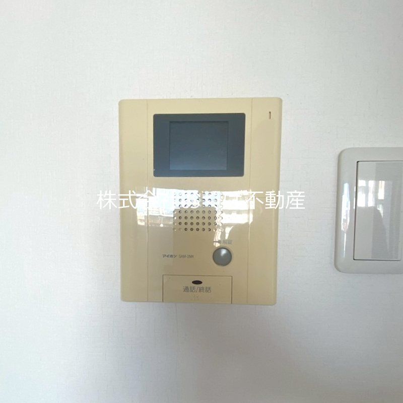 �y�Z�L�����e�B�z�@