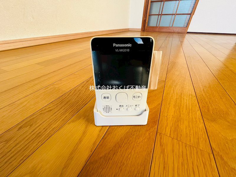 �y�Z�L�����e�B�z�@