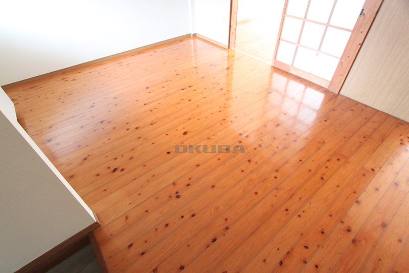 �y�����E���r���O�z�@