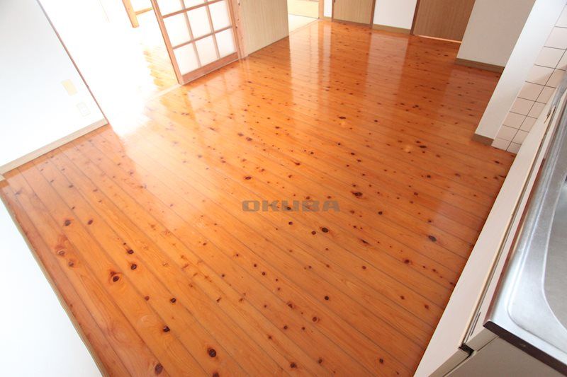 �y�����E���r���O�z�@