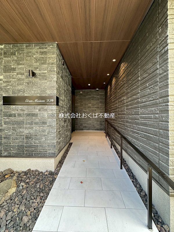 �y�G���g�����X�z�@