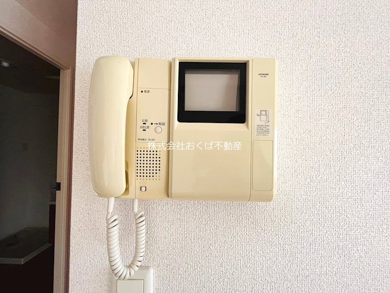 �y�Z�L�����e�B�z�@