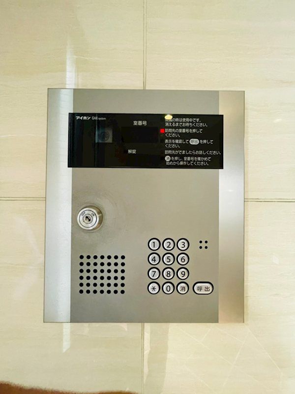 �y�Z�L�����e�B�z�@