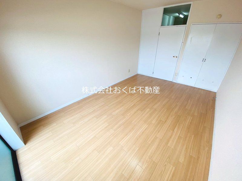 �y�Z�L�����e�B�z�@