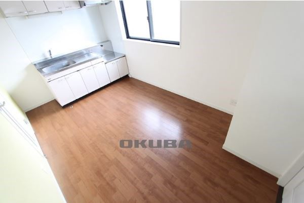 �y���ԁE���r���O�z�@