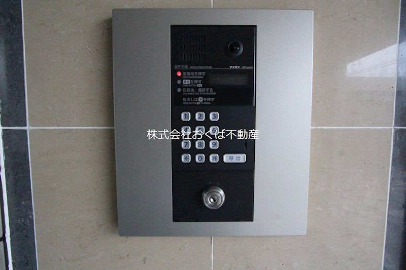 �y�Z�L�����e�B�z�@