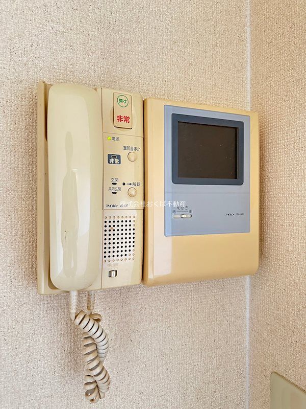 �y�Z�L�����e�B�z�@