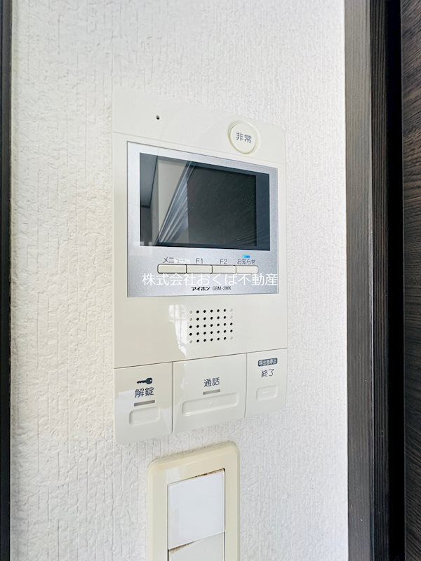 �y�Z�L�����e�B�z�@