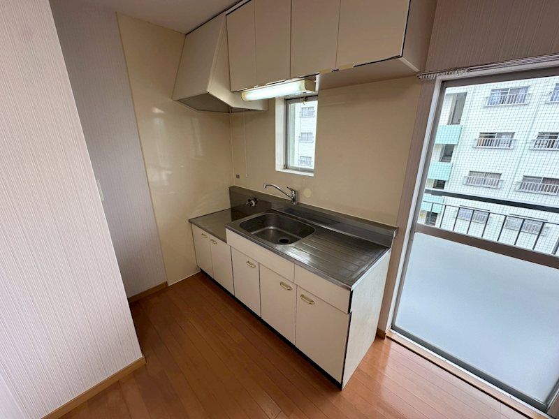 �y�L�b�`���z�@