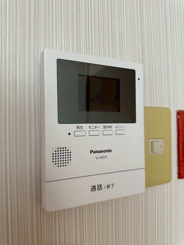 �y�Z�L�����e�B�z�@