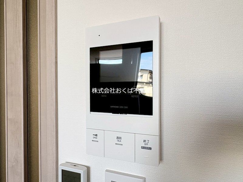 �y�Z�L�����e�B�z�@