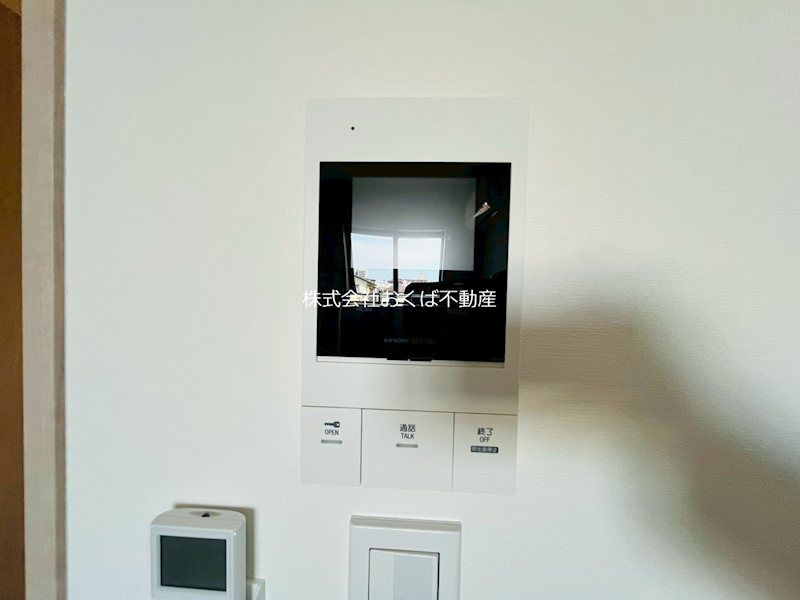 �y�Z�L�����e�B�z�@