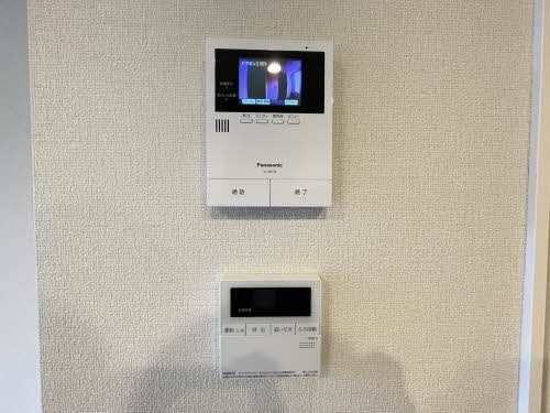 �y�Z�L�����e�B�z�@